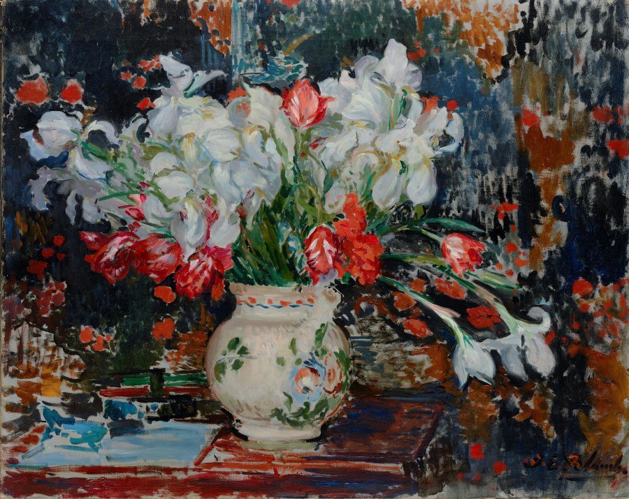 Bouquet d’iris blancs et de tulipes rouges